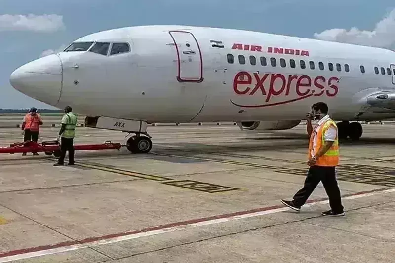 सिक लीव पर गए एअर इंडिया एक्सप्रेस के कर्मचारी, 70 से ज्यादा फ्लाइट कैंसल सिक लीव पर गए एअर इंडिया एक्सप्रेस के कर्मचारी, 70 से ज्यादा फ्लाइट कैंसल