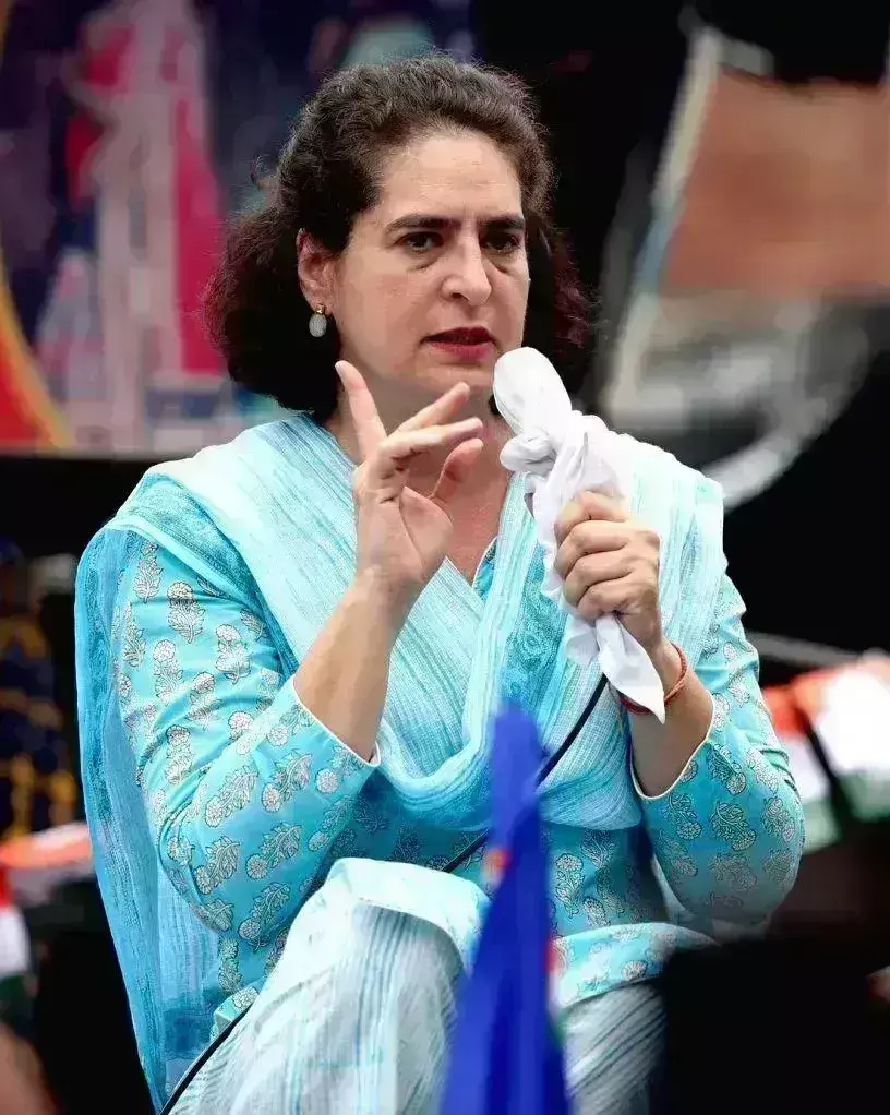 भाजपा की पूरी मशीनरी राहुल के बारे में झूठ फैलाने में जुटी : प्रियंका गांधी भाजपा की पूरी मशीनरी राहुल के बारे में झूठ फैलाने में जुटी : प्रियंका गांधी