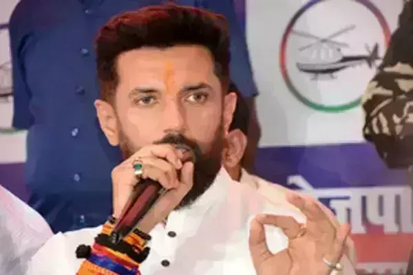 तेजस्वी के बयान पर चिराग का पलटवार, जितनी चिंता हमारी करते हैं, उतनी प्रदेश की करते तो जंगलराज नहीं होता... तेजस्वी के बयान पर चिराग का पलटवार, जितनी चिंता हमारी करते हैं, उतनी प्रदेश की करते तो जंगलराज नहीं होता...