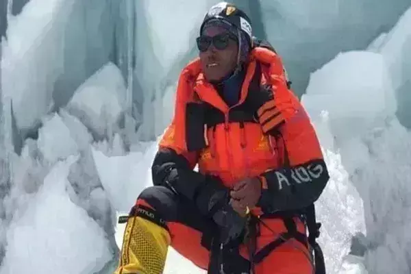 नेपाल के कामी रीता शेरपा ने बनाया नया विश्व रिकॉर्ड, 29वीं बार फतह किया माउंट एवरेस्ट नेपाल के कामी रीता शेरपा ने बनाया नया विश्व रिकॉर्ड, 29वीं बार फतह किया माउंट एवरेस्ट
