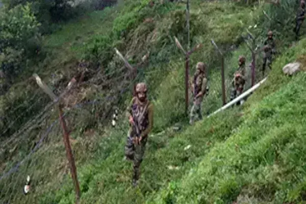 सेना ने जम्मू-कश्मीर के तंगधार सेक्टर में LOC पर घुसपैठ की कोशिश नाकाम की, दो आतंकवादी ढेर