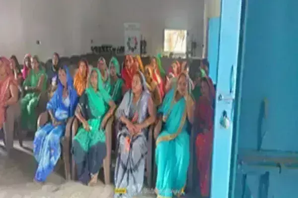 काशी की महिलाओं को स्वावलंबी बना रहा अदाणी फाउंडेशन काशी की महिलाओं को स्वावलंबी बना रहा अदाणी फाउंडेशन