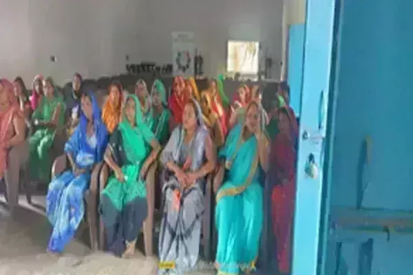 काशी की महिलाओं को स्वावलंबी बना रहा अदाणी फाउंडेशन काशी की महिलाओं को स्वावलंबी बना रहा अदाणी फाउंडेशन