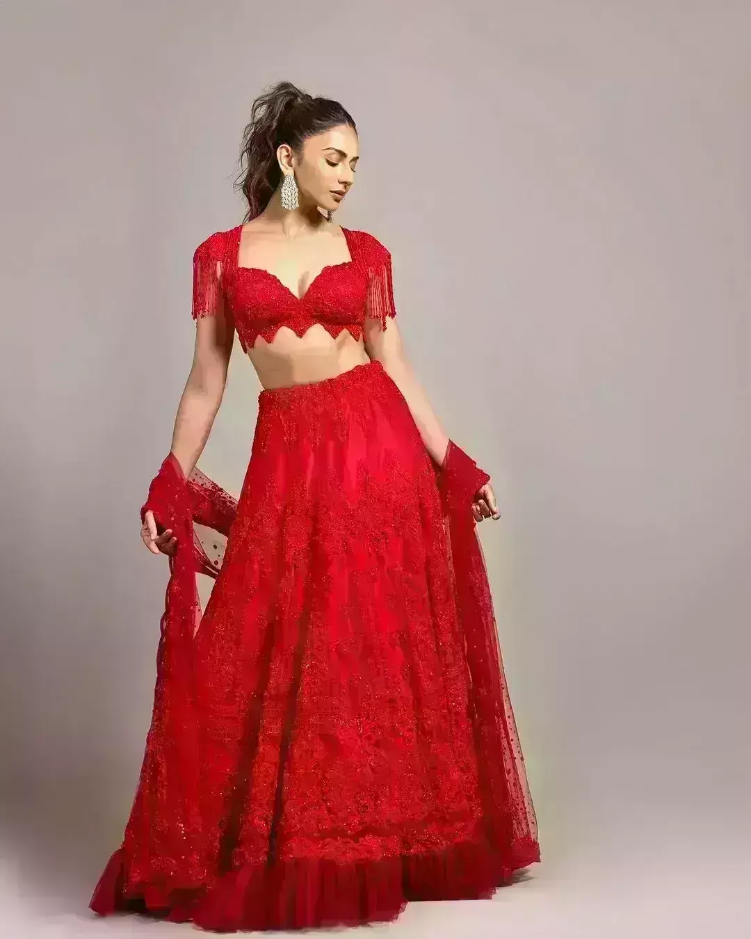 लाल लहंगे में छलका रकुल प्रीत सिंह के हुस्न का नूर, गॉर्जियस लुक से नजरें हटना हुआ मुश्किल