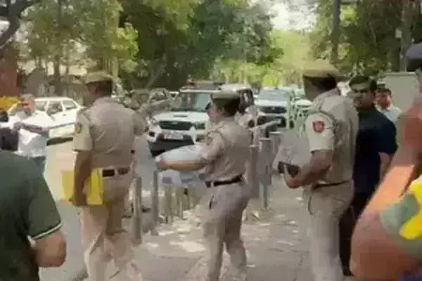 स्वाति मालीवाल मामला : पुलिस ने सीएम केजरीवाल के आवास से डीवीआर सीज किया
