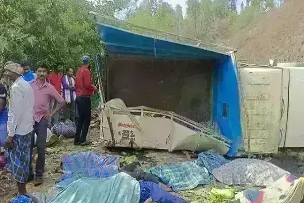 छत्तीसगढ़ में भीषण सड़क हादसा, खाई में पिकअप पलटने से 15 की मौत; 10 जख्मी