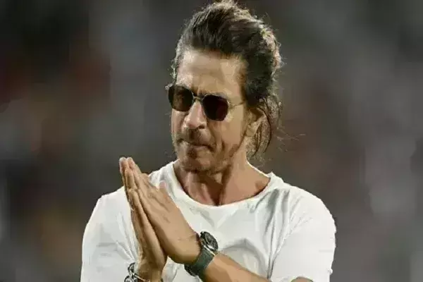 शाहरुख खान की अचानक बिगड़ी तबीयत, अस्पताल में करना पड़ा भर्ती शाहरुख खान की अचानक बिगड़ी तबीयत, अस्पताल में करना पड़ा भर्ती