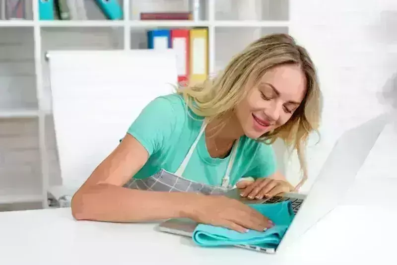 अपने घर में इलेक्ट्रॉनिक गैजेट्स को इस तरीके से कैसे साफ करें, हमेशा दिखेंगे नए जैसे अपने घर में इलेक्ट्रॉनिक गैजेट्स को इस तरीके से कैसे साफ करें, हमेशा दिखेंगे नए जैसे