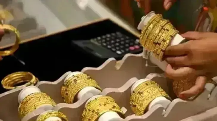 महंगाई के बीच रिकॅार्ड सस्ता हुआ सोना, सिर्फ 27770 रुपए प्रति 10 ग्राम बनवाएं जूलरी महंगाई के बीच रिकॅार्ड सस्ता हुआ सोना, सिर्फ 27770 रुपए प्रति 10 ग्राम बनवाएं जूलरी