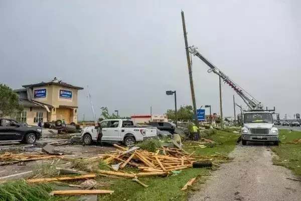 Tornado caused devastation in three states of America, 11 people died; Many buildings and fuel stations destroyed