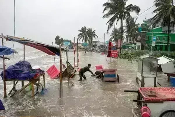 Cyclone Remal wreaked havoc in Bangladesh also, electric poles were uprooted; Crops destroyed; 7 died