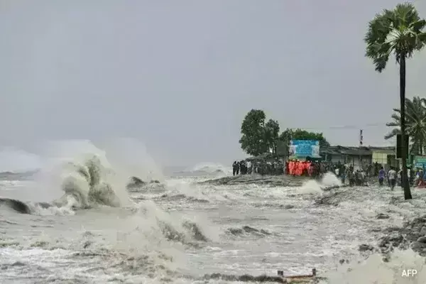 рдЪрдХреНрд░рд╡рд╛рдд рд░реЗрдорд▓: рддреЗрдЬ рдЖрдВрдзреА рд╕реЗ рдкреЗрдбрд╝ рдФрд░ рдмрд┐рдЬрд▓реА рдХреЗ рдЦрдВрднреЗрдВ рдЙрдЦреЬреЗ, рдкреВрд░реНрд╡реЛрддреНрддрд░ рд░рд╛рдЬреНрдп рд╣рд╛рдИ рдЕрд▓рд░реНрдЯ рдкрд░, рдЕрдзрд┐рдХрд╛рд░рд┐рдпреЛрдВ рдХреЛ рддреИрдпрд╛рд░ рд░рд╣рдиреЗ рдХрд╛ рдирд┐рд░реНрджреЗрд╢ рдЪрдХреНрд░рд╡рд╛рдд рд░реЗрдорд▓: рддреЗрдЬ рдЖрдВрдзреА рд╕реЗ рдкреЗрдбрд╝ рдФрд░ рдмрд┐рдЬрд▓реА рдХреЗ рдЦрдВрднреЗрдВ рдЙрдЦреЬреЗ, рдкреВрд░реНрд╡реЛрддреНрддрд░ рд░рд╛рдЬреНрдп рд╣рд╛рдИ рдЕрд▓рд░реНрдЯ рдкрд░, рдЕрдзрд┐рдХрд╛рд░рд┐рдпреЛрдВ рдХреЛ рддреИрдпрд╛рд░ рд░рд╣рдиреЗ рдХрд╛ рдирд┐рд░реНрджреЗрд╢