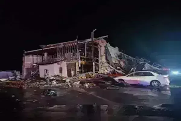 अमेरिका में तूफान से अब तक 20 लोगों की गई जान अमेरिका में तूफान से अब तक 20 लोगों की गई जान