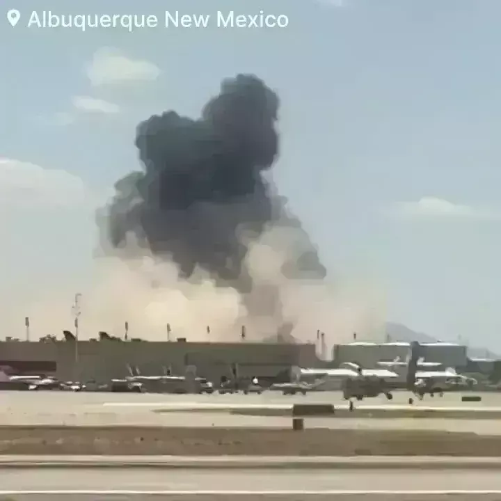 न्यू मैक्सिको के अल्बुकर्क में दुर्घटनाग्रस्त हुआ अमेरिकी सैन्य विमान, हादसे में पायलट घायल न्यू मैक्सिको के अल्बुकर्क में दुर्घटनाग्रस्त हुआ अमेरिकी सैन्य विमान, हादसे में पायलट घायल