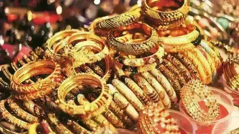 सोना-चांदी के दाम में आई गिरावट सोना-चांदी के दाम में आई गिरावट