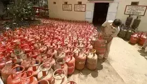 सस्ता हुआ कमर्शियल एलपीजी सिलेंडर
