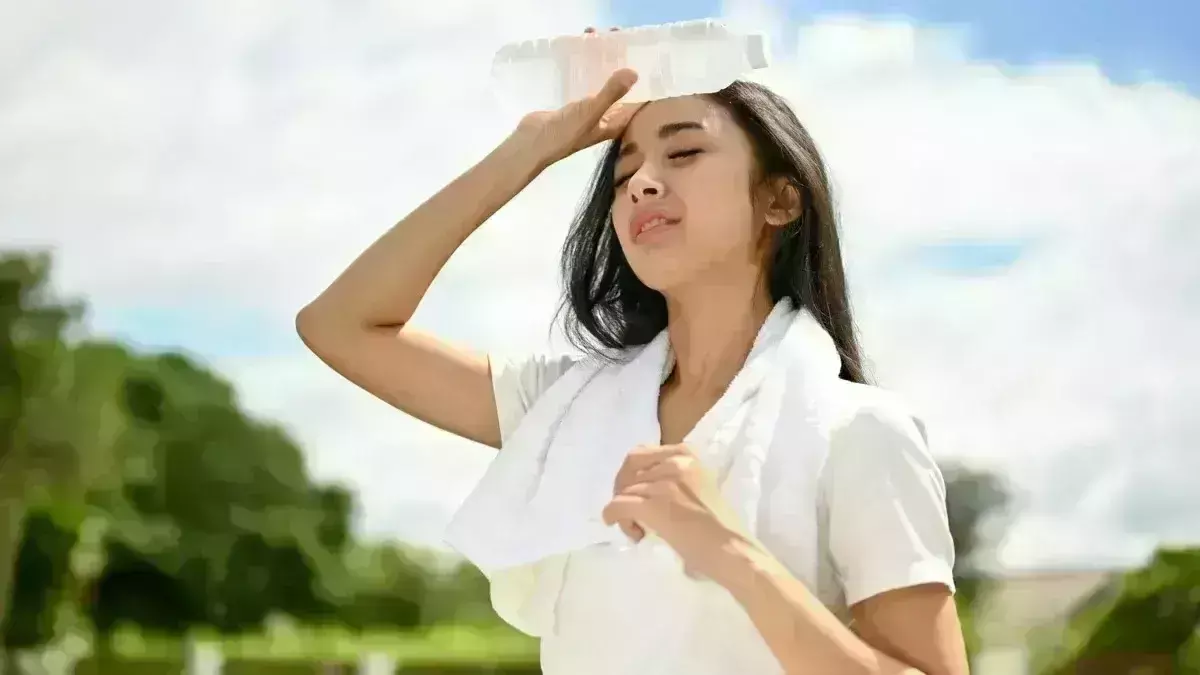 चिलचिलाती धूप से आने के कितने देर बाद पीना चाहिए पानी जानें क्या कहते हैं एक्सपर्ट्स