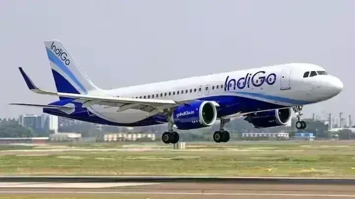 इंडिगो के विमान में बम होने की धमकी से मचा हड़कंप, मुंबई में कराई आपात लैंडिंग इंडिगो के विमान में बम होने की धमकी से मचा हड़कंप, मुंबई में कराई आपात लैंडिंग