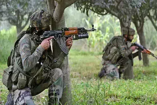 पुलवामा में आतंकवादियों और सुरक्षाबलों के बीच मुठभेड़,2 आतंकी ढ़ेर पुलवामा में आतंकवादियों और सुरक्षाबलों के बीच मुठभेड़,2 आतंकी ढ़ेर