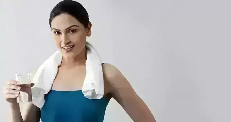 वजन कम करना है तो हर रोज 3 लीटर पानी पीना है जरूरी? जानें दोनों के बीच क्या है खास कनेक्शन