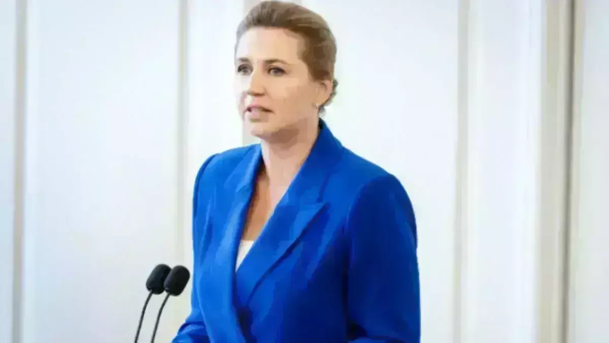 डेनमार्क की प्रधानमंत्री मेटे फ्रेडरिक्शन पर हमला, पुलिस ने हमलावर को किया गिरफ्तार डेनमार्क की प्रधानमंत्री मेटे फ्रेडरिक्शन पर हमला, पुलिस ने हमलावर को किया गिरफ्तार