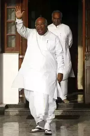 पीएम मोदी के शपथ ग्रहण समारोह में शामिल होंगे कांग्रेस अध्यक्ष खडग़े पीएम मोदी के शपथ ग्रहण समारोह में शामिल होंगे कांग्रेस अध्यक्ष खडग़े