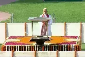 मोदी ने महात्मा गांधी, अटल बिहारी वाजपेयी के समाधि स्थल जाकर दी श्रद्धांजलि मोदी ने महात्मा गांधी, अटल बिहारी वाजपेयी के समाधि स्थल जाकर दी श्रद्धांजलि