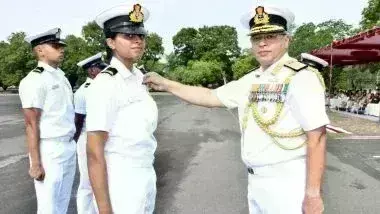 अनामिका राजीव ने रचा इतिहास, भारतीय नौसेना में बनीं पहली महिला हेलीकॉप्टर पायलट अनामिका राजीव ने रचा इतिहास, भारतीय नौसेना में बनीं पहली महिला हेलीकॉप्टर पायलट