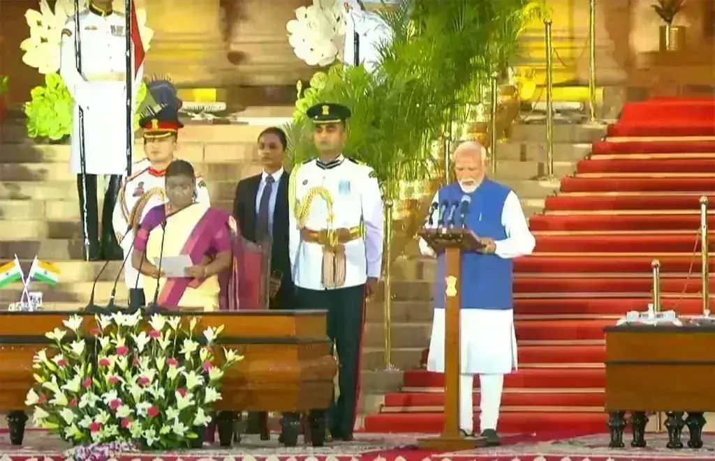 नरेंद्र मोदी ने रचा इतिहास, लगातार तीसरी बार बनें देश के प्रधानमंत्री, अपने नाम किए कई बड़े रिकॉर्ड नरेंद्र मोदी ने रचा इतिहास, लगातार तीसरी बार बनें देश के प्रधानमंत्री, अपने नाम किए कई बड़े रिकॉर्ड