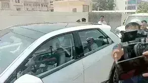 दिल्ली से पटना लौटे नीतीश, हवाई अड्डे पर कार्यकर्ताओं ने जमकर लगाए नारे