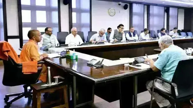 योगी सरकार का एक्शन, ट्रांसफर पॉलिसी से लेकर सैलरी पर लिए बड़े फैसले योगी सरकार का एक्शन, ट्रांसफर पॉलिसी से लेकर सैलरी पर लिए बड़े फैसले
