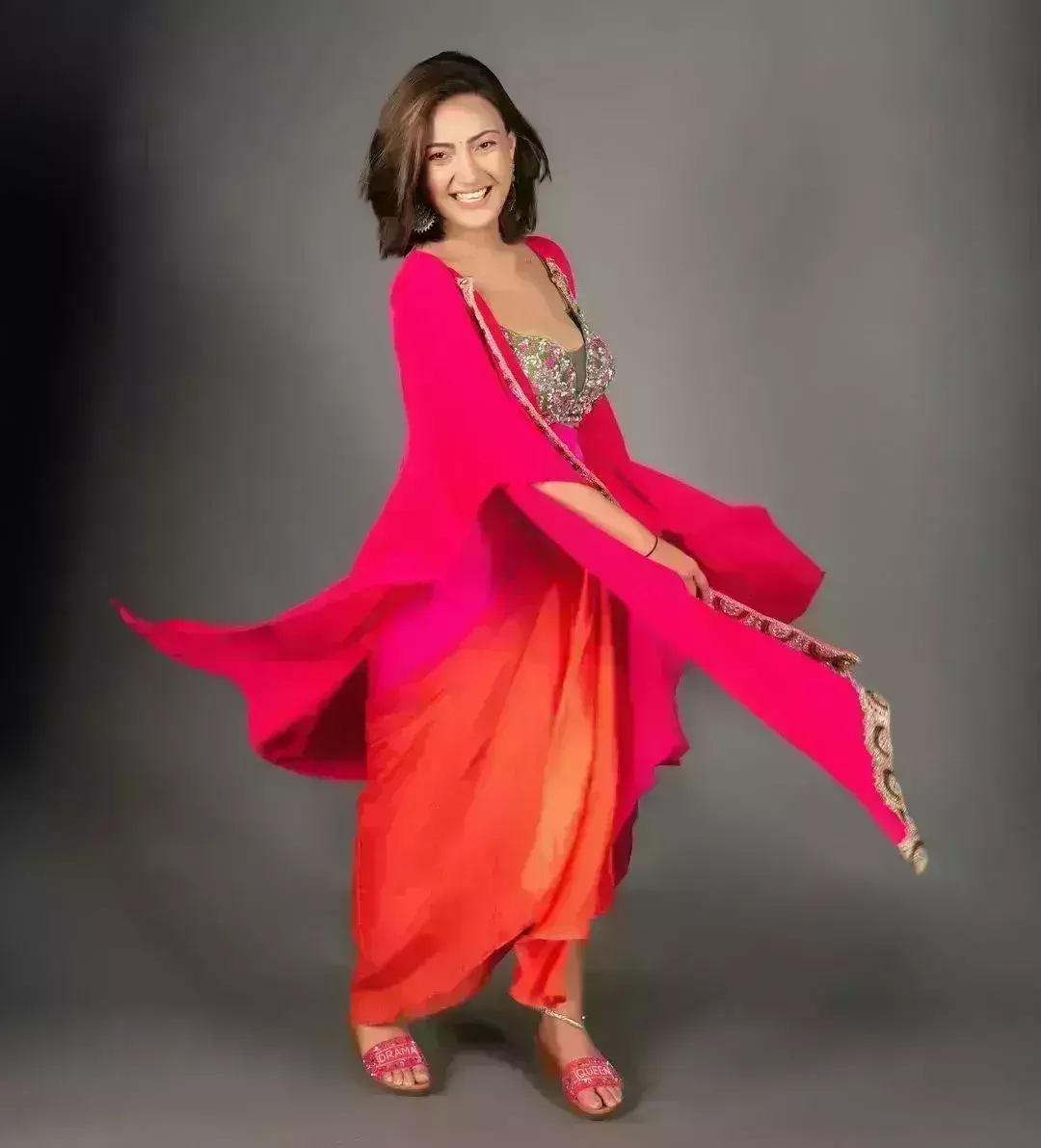 जननी-एआई की कहानी में रोबोट की तरह एक्ट करना चैलेंजिंग था: आशिका भाटिया जननी-एआई की कहानी में रोबोट की तरह एक्ट करना चैलेंजिंग था: आशिका भाटिया