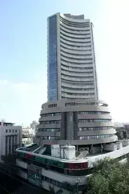 खुदरा महंगाई के आंकड़े से पहले बाजार में तेजी, सेंसेक्स 246 अंक उछला खुदरा महंगाई के आंकड़े से पहले बाजार में तेजी, सेंसेक्स 246 अंक उछला