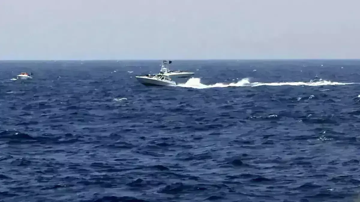 स्पीडबोट के साथ ताइवान में घुसा चीनी नौसेना का पूर्व कैप्टन, मच गया हड़कंप स्पीडबोट के साथ ताइवान में घुसा चीनी नौसेना का पूर्व कैप्टन, मच गया हड़कंप