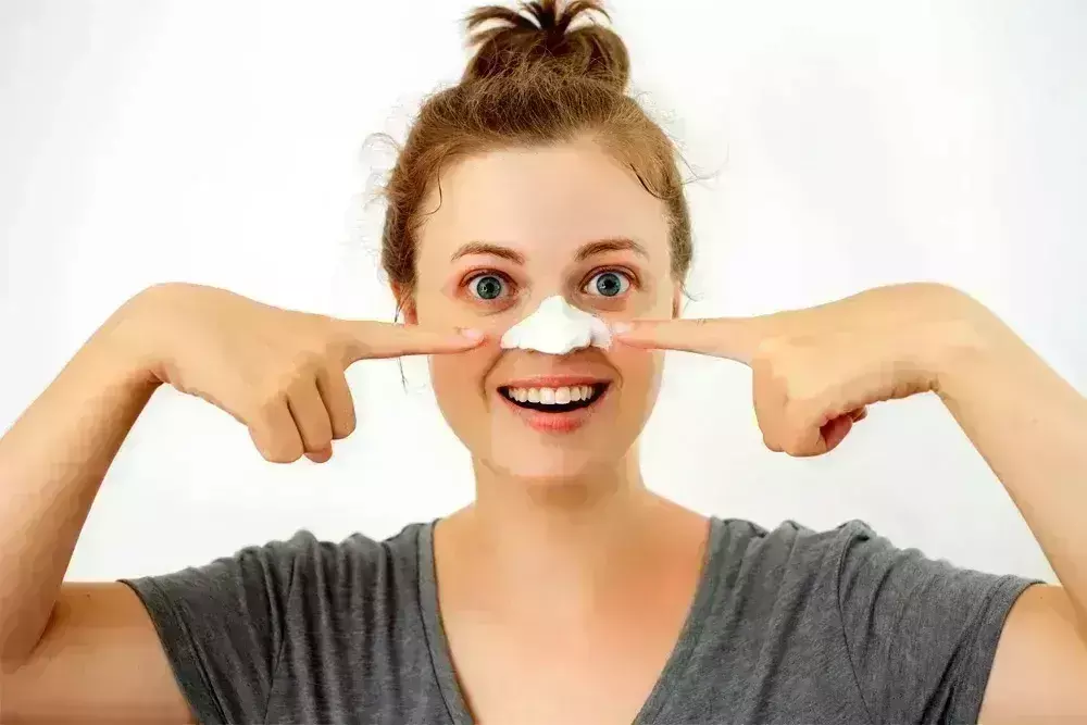 नाक से जिद्दी ब्लैकहेड्स को निकालने के लिए आजमाएं ये 5 प्रभावी घरेलू नुस्खे