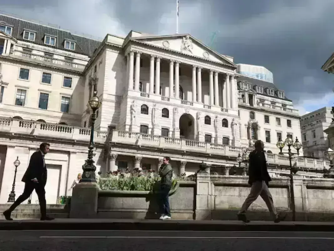 ब्याज दरों में कटौती पर ग्लोबल केंद्रीय बैंकों के बीच झिझक, सता रही महंगाई की चिंता