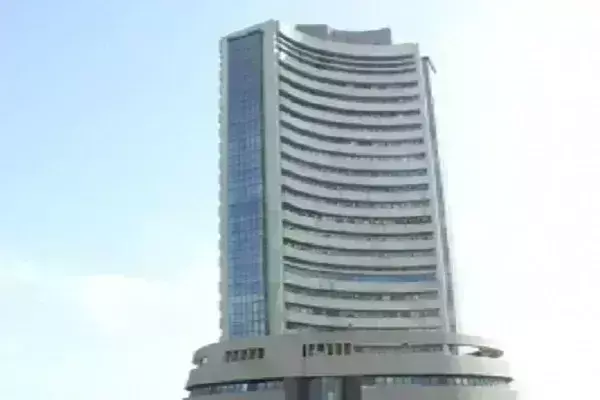बजट से पहले शेयर बाजार 77 हजार पार, सेंसेक्स और निफ्टी रिकॉर्ड हाई पर