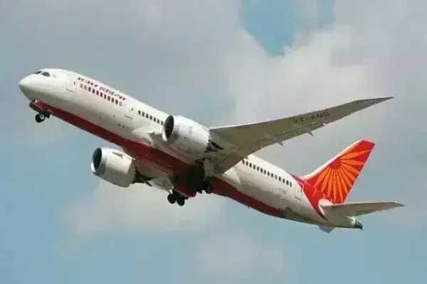 Air India एयरलाइन की मुश्किलें बढ़ींः FSSAI ने नोटिस किया जारी, गलती सुधारने के लिए मिली 15 दिन की मोहलत