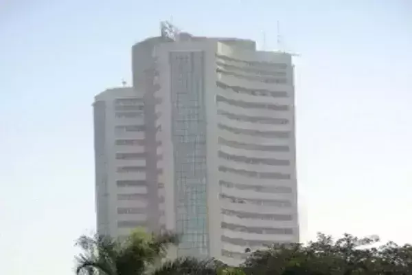 शेयर बाजार में बढ़त बरकरार; सेंसेक्स 200 अंक चढ़ा, निफ्टी 23600 के पार शेयर बाजार में बढ़त बरकरार; सेंसेक्स 200 अंक चढ़ा, निफ्टी 23600 के पार