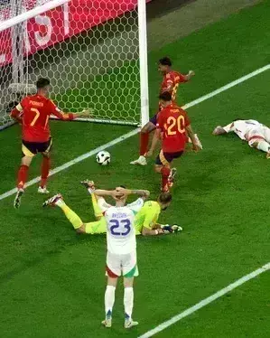 स्पेन ने इटली को 1-0 से हराकर यूरो कप के राउंड 16 में जगह बनाई स्पेन ने इटली को 1-0 से हराकर यूरो कप के राउंड 16 में जगह बनाई