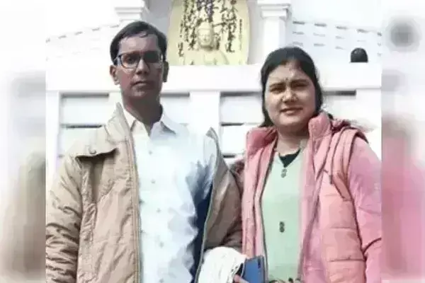 हजारीबाग में कोचिंग संचालक दंपति की हत्या घरवालों ने कर दी, लाशें गुपचुप तरीके से जलाईं हजारीबाग में कोचिंग संचालक दंपति की हत्या घरवालों ने कर दी, लाशें गुपचुप तरीके से जलाईं