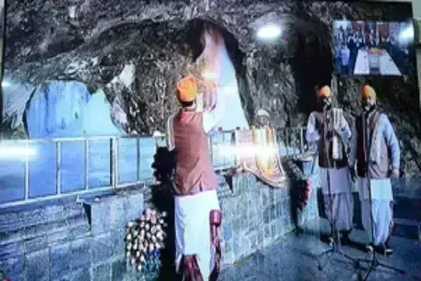 अमरनाथ यात्रा की औपचारिक शुरुआत के लिए प्रथम पूजा की