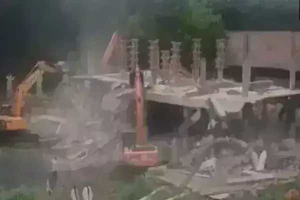 एक्शन में चंद्रबाबू नायडू, पूर्व CM जगनमोहन रेड्डी का केंद्रीय पार्टी कार्यालय करवाया ध्वस्त