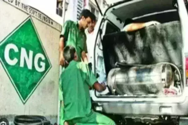 आम लोगों को लगा महंगाई का नया झटका, CNG हुई महंगी; सुबह छह बजे से बढ़ी हुई कीमतें लागू आम लोगों को लगा महंगाई का नया झटका, CNG हुई महंगी; सुबह छह बजे से बढ़ी हुई कीमतें लागू