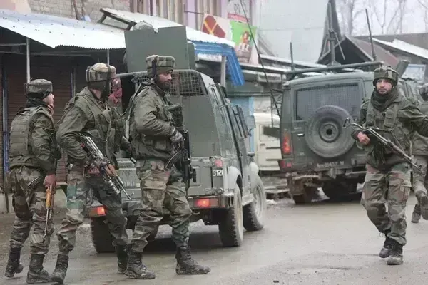 जम्मू-कश्मीर के उरी सेक्टर में अभियान के दौरान एक आतंकवादी का शव बरामद