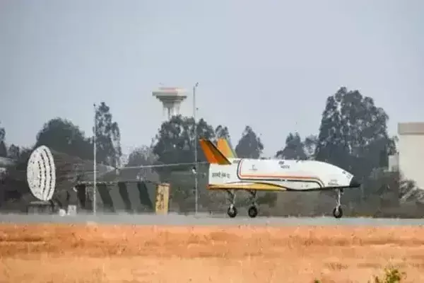 ISRO ने फिर किया कमाल, रीयूजेबल लॉन्च व्हीकल पुष्पक की लगातार तीसरी सफल लैंडिंग ISRO ने फिर किया कमाल, रीयूजेबल लॉन्च व्हीकल पुष्पक की लगातार तीसरी सफल लैंडिंग