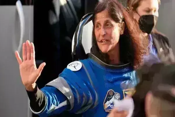 अंतरिक्ष में फंस गईं सुनीता विलियम्स! एयरक्राफ्ट में खराबी की वजह से वापसी पर मंडराया संकट अंतरिक्ष में फंस गईं सुनीता विलियम्स! एयरक्राफ्ट में खराबी की वजह से वापसी पर मंडराया संकट