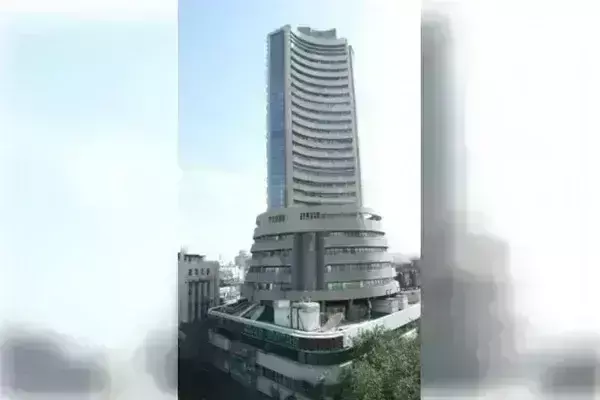 ऑल टाइम हाई पर शेयर बाजार, निफ्टी पहली बार 24,100 के पार