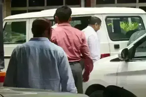 NEET मामले में CBI का एक्शन, गुजरात के 7 ठिकानों पर ताबड़तोड़ छापेमारी; झारखंड से पत्रकार गिरफ्तार