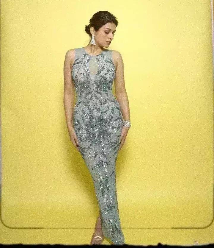 बॉडीकॉन ड्रेस पहने दिखीं श्रद्धा दास, एक्ट्रेस पर से नहीं हटी फैंस की नजरें बॉडीकॉन ड्रेस पहने दिखीं श्रद्धा दास, एक्ट्रेस पर से नहीं हटी फैंस की नजरें